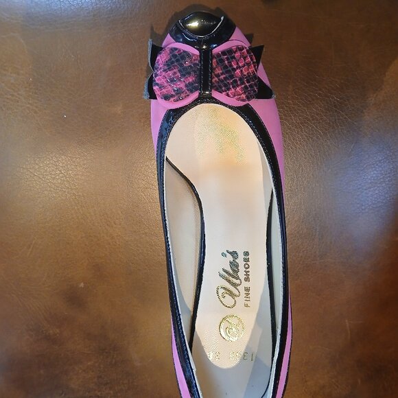 Pretty new and unworn short heel pumps in pink and black leather. - Picture 7 of 8
